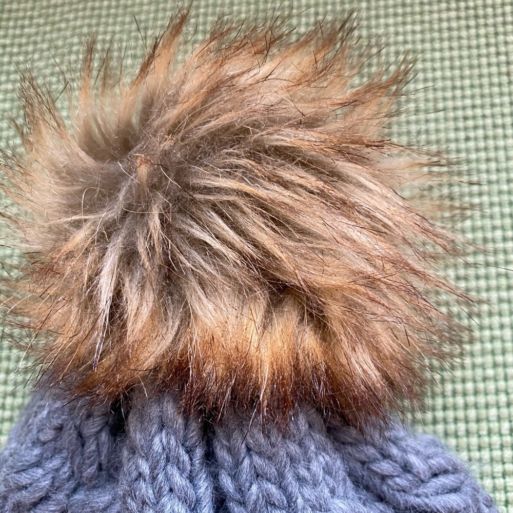Knit hat with faux fur Pom Pom - Picture 2 of 5